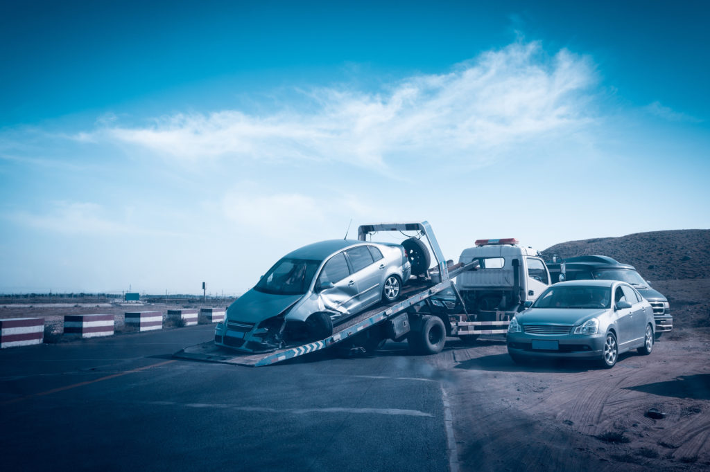 Verkeersongeval, wie is er fout? Bij een verkeersongeval kan er soms aanzienlijke schade optreden. Het kan hierbij gaan om materiële schade aan bijvoorbeeld de wagen, maar evenzeer om psychische of fysieke schade. Lees hier wie er fout kan zijn met een verkeersongeval.