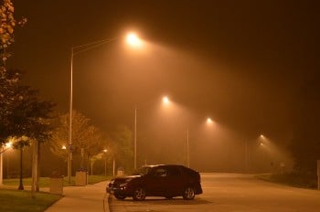 Fietsongeval door auto zonder verlichting